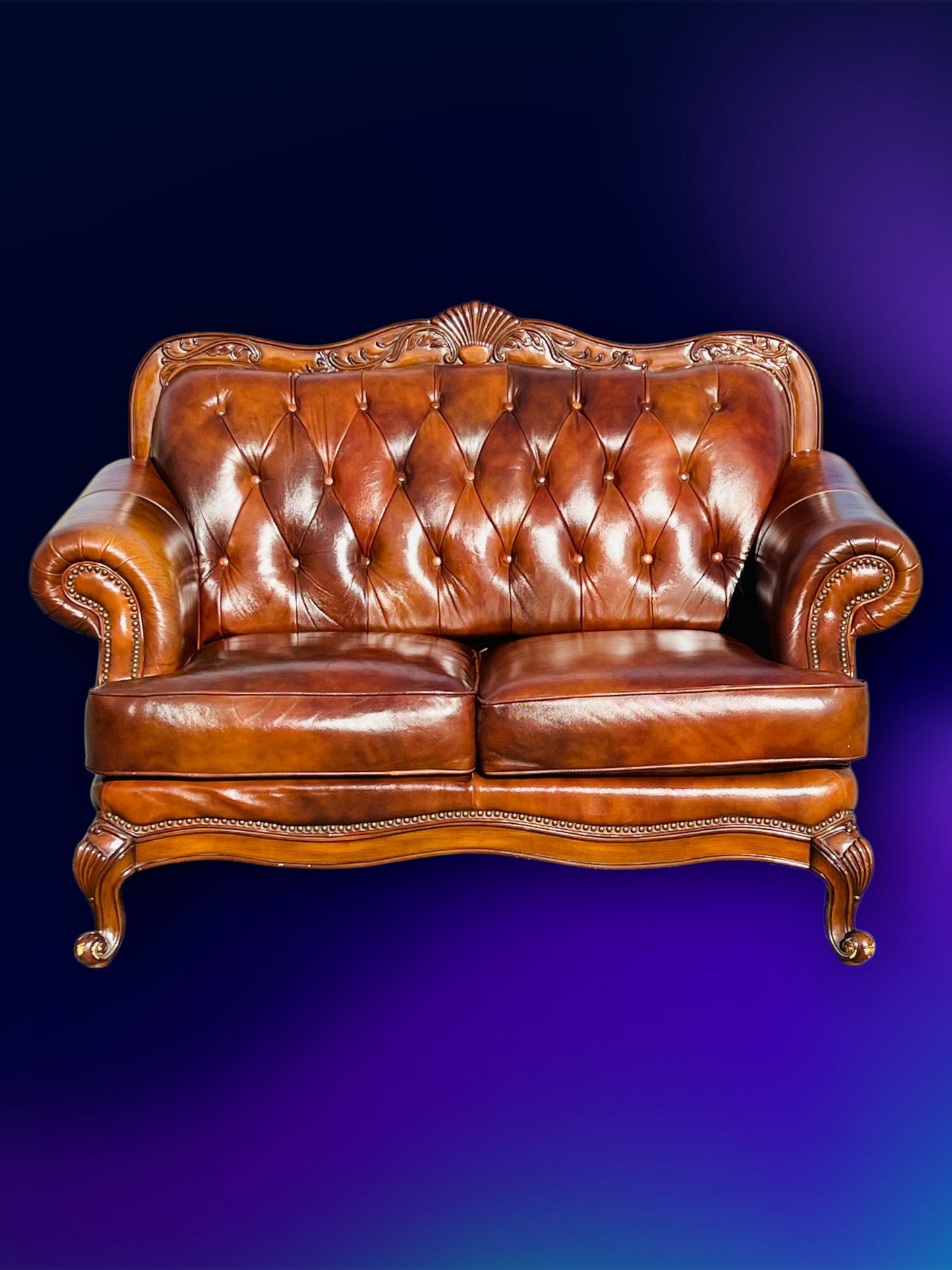 🛋️ Juego de Sala Clasico — Cuero Marron con Tallado Ornamental (2 piezas)