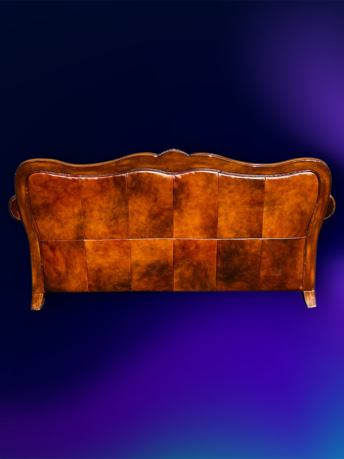 🛋️ Juego de Sala Clasico — Cuero Marron con Tallado Ornamental (2 piezas)