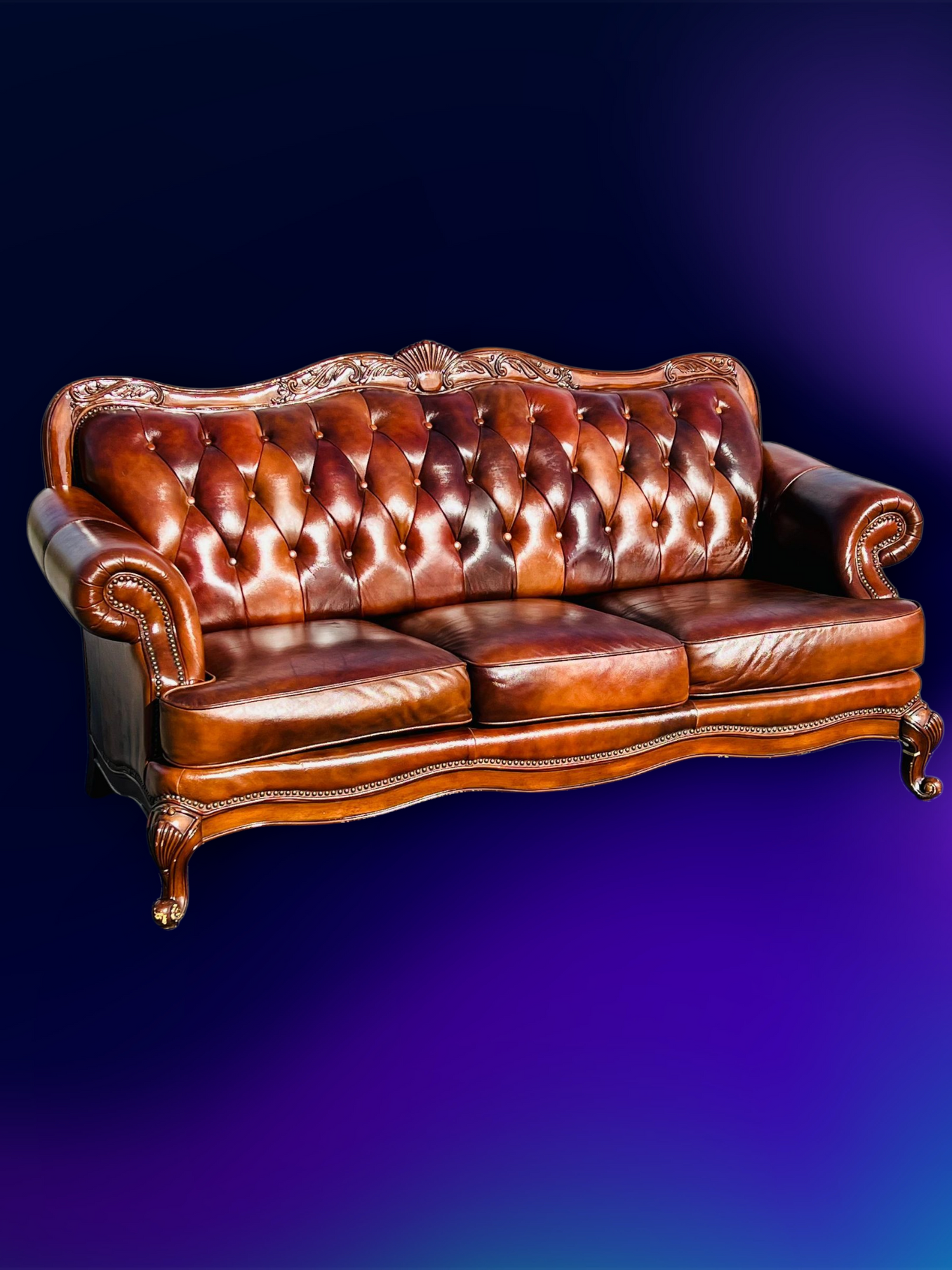 🛋️ Juego de Sala Clasico — Cuero Marron con Tallado Ornamental (2 piezas)