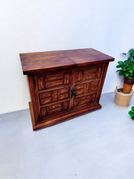 🪶 Gabinete de Madera con Cubierta Extensible – Nobleza Artesanal y Versatilidad Ceremonial 🪶