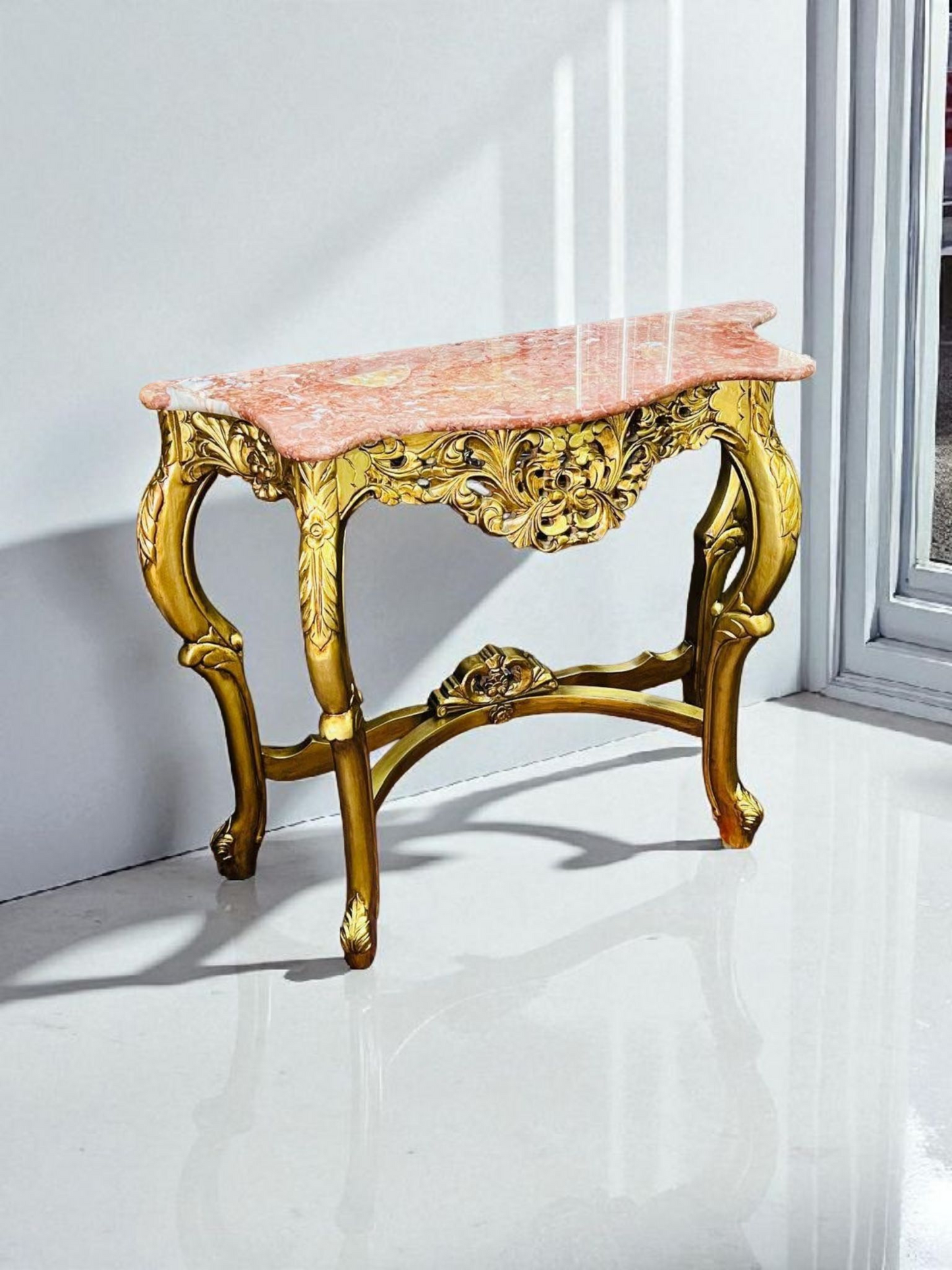 🌿✨ Mesita de mármol rosado – Estructura de madera color oro antiguo ✨🌿
