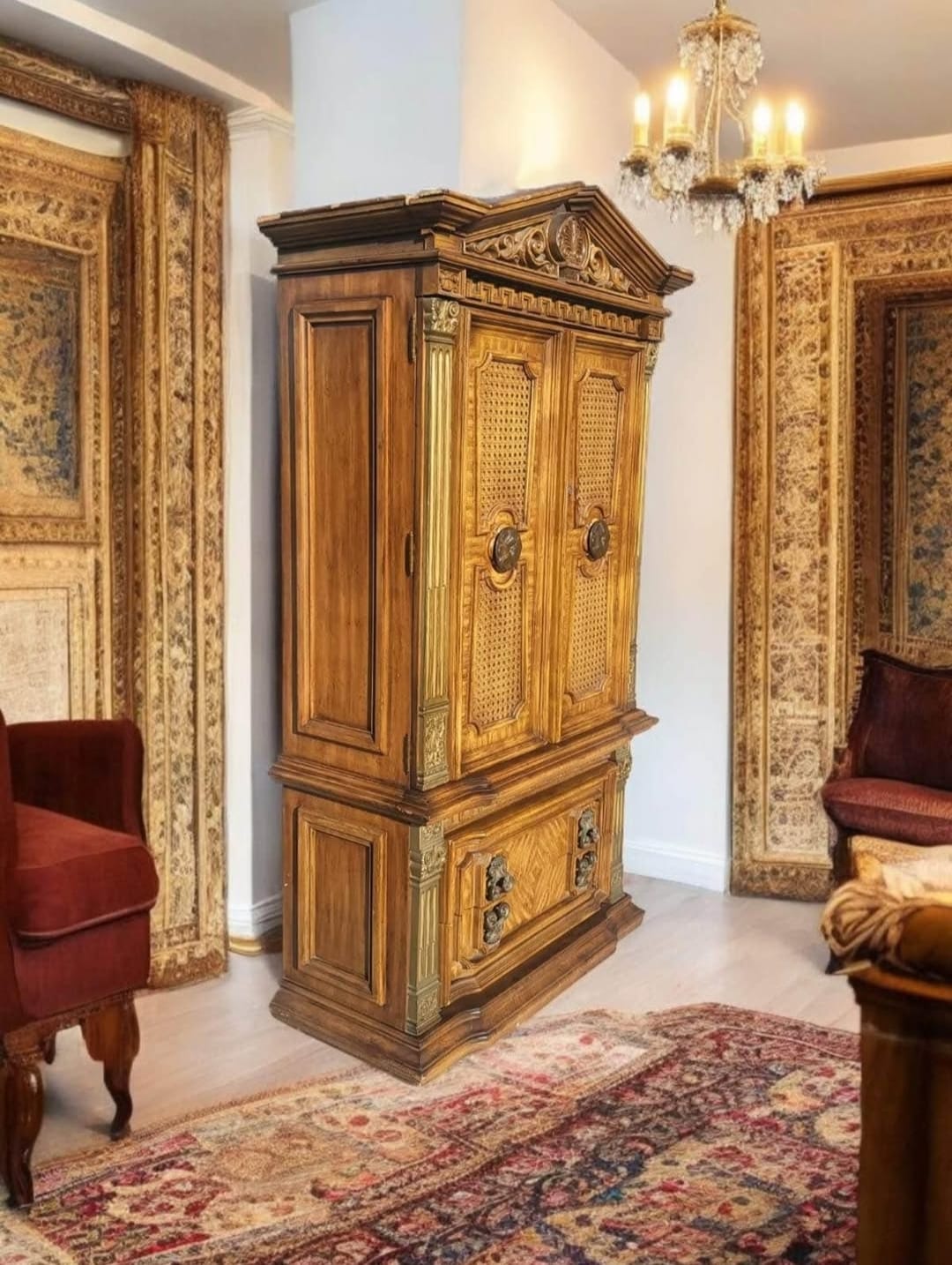 ¡Armario Vintage en Rosarito Antiques! 🏡✨