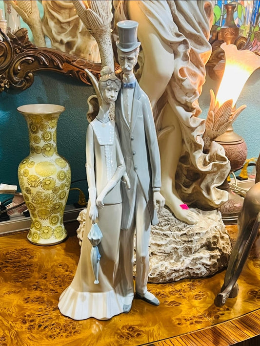 🌟 Lladro Fine Porcelain Sculpture 1033 - Old Age, year of issue 1969🕊️✨