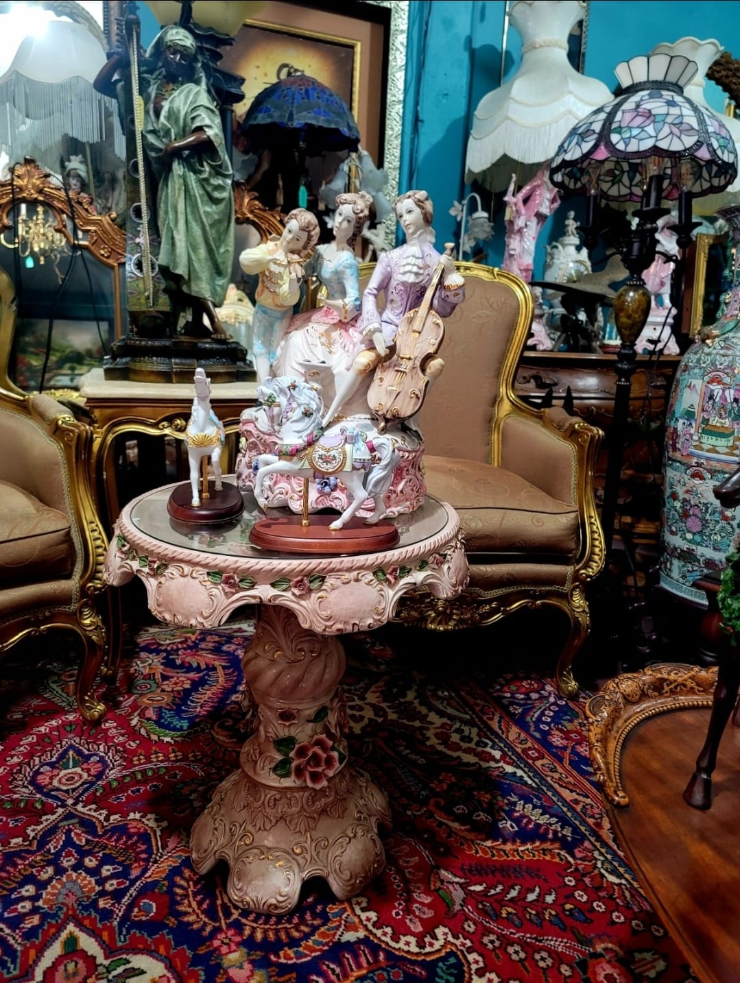 🌸Hermosa Mesa Decorativa Capo Del Monte con Diseño Floral en Venta🌸