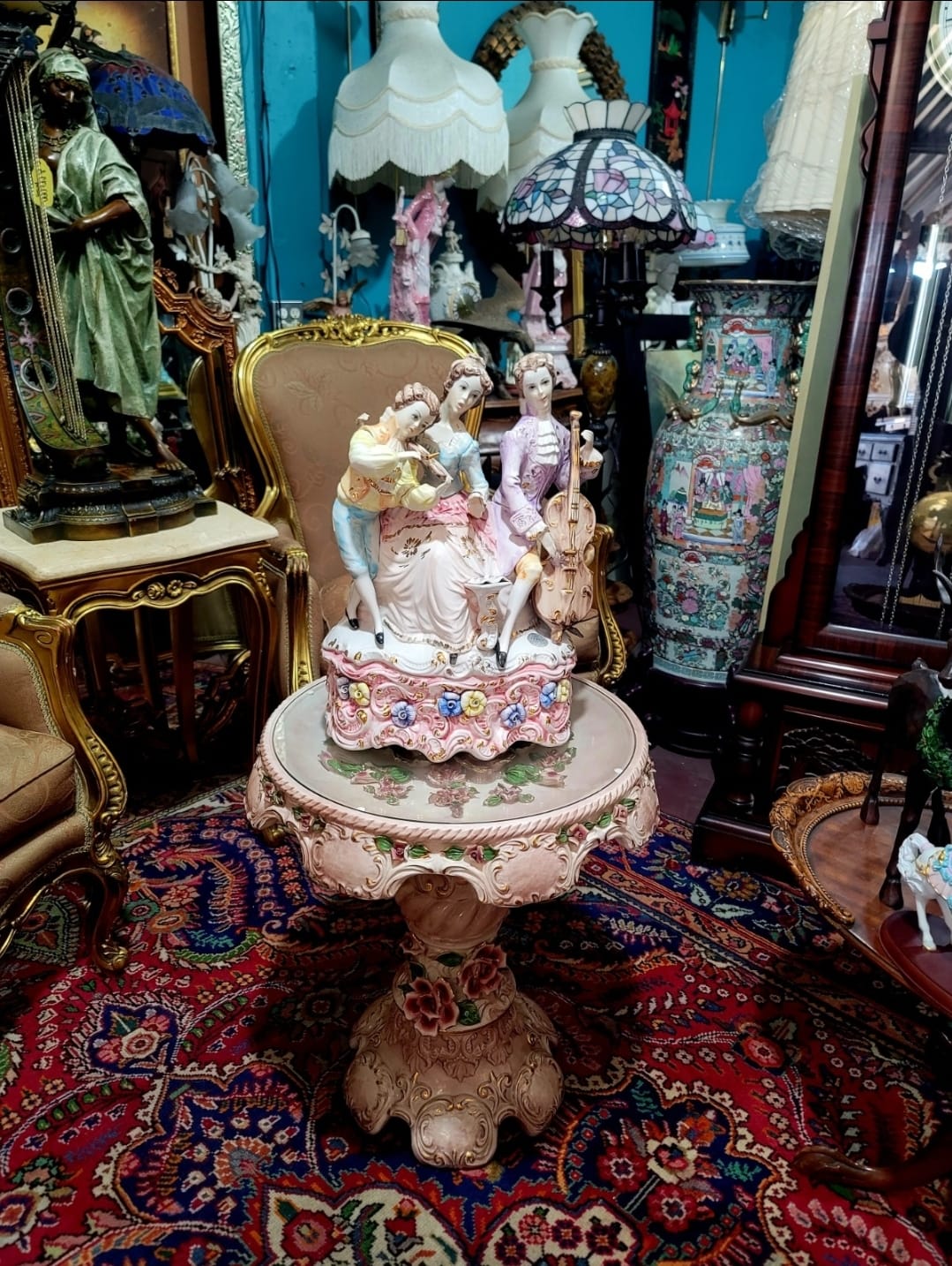 🌸Hermosa Mesa Decorativa Capo Del Monte con Diseño Floral en Venta🌸