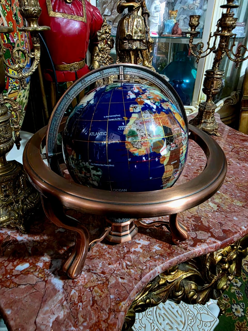 🌍 Globo Decorativo en Cobre – Elegancia Geográfica con Alma Clásica