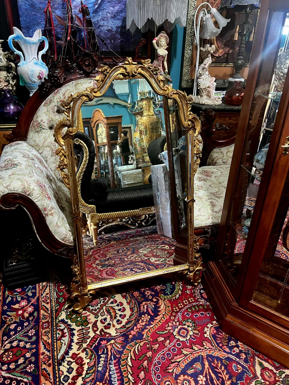 🪞 Antique Wood Carved Mirror with Gold Leaf – Classic Elegance and Handcrafted Subtlety ✨