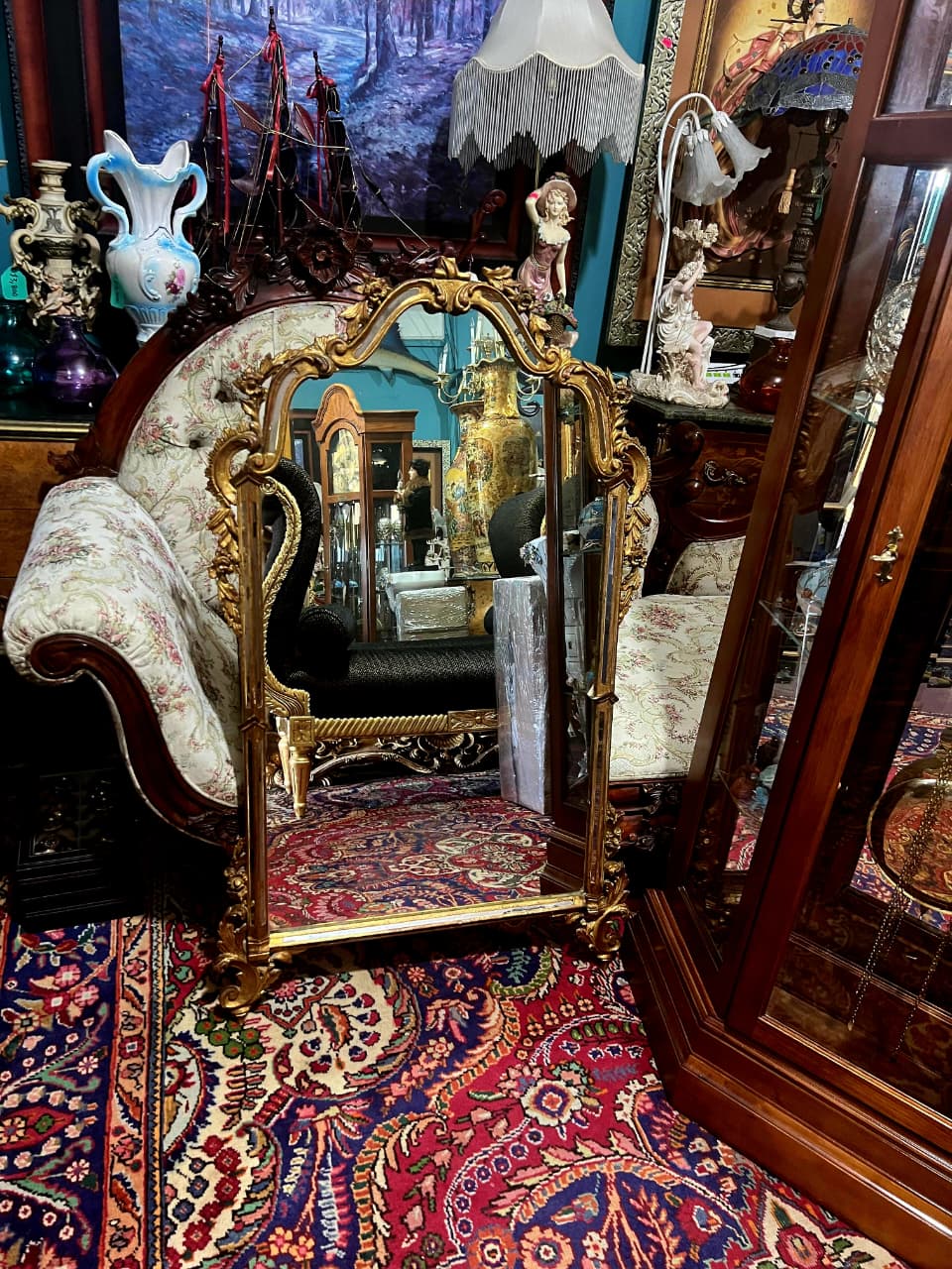 🪞 Antique Wood Carved Mirror with Gold Leaf – Classic Elegance and Handcrafted Subtlety ✨