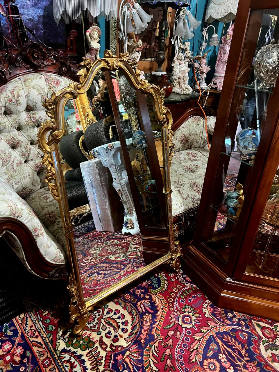 🪞 Antique Wood Carved Mirror with Gold Leaf – Classic Elegance and Handcrafted Subtlety ✨