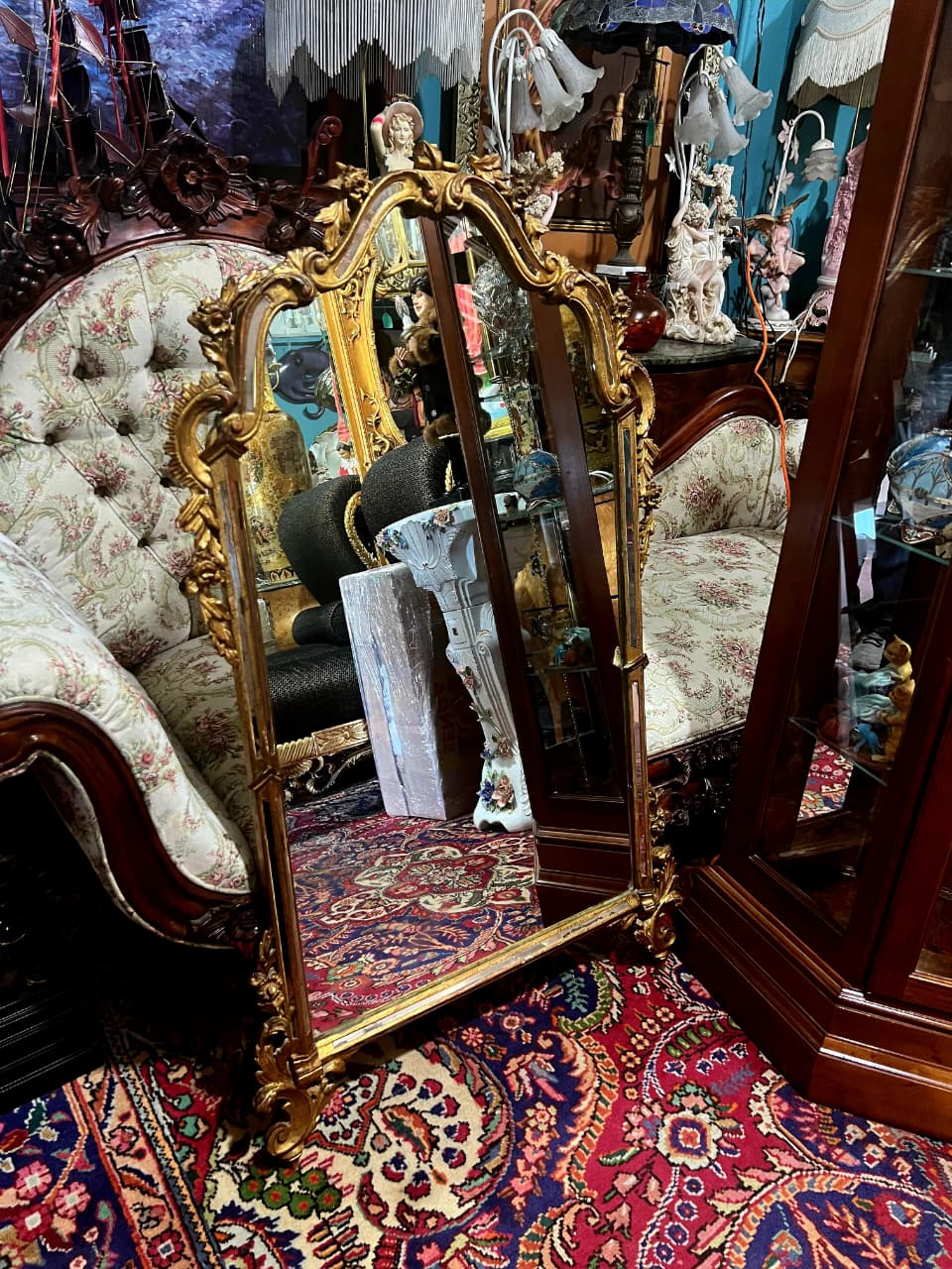 🪞 Antique Wood Carved Mirror with Gold Leaf – Classic Elegance and Handcrafted Subtlety ✨