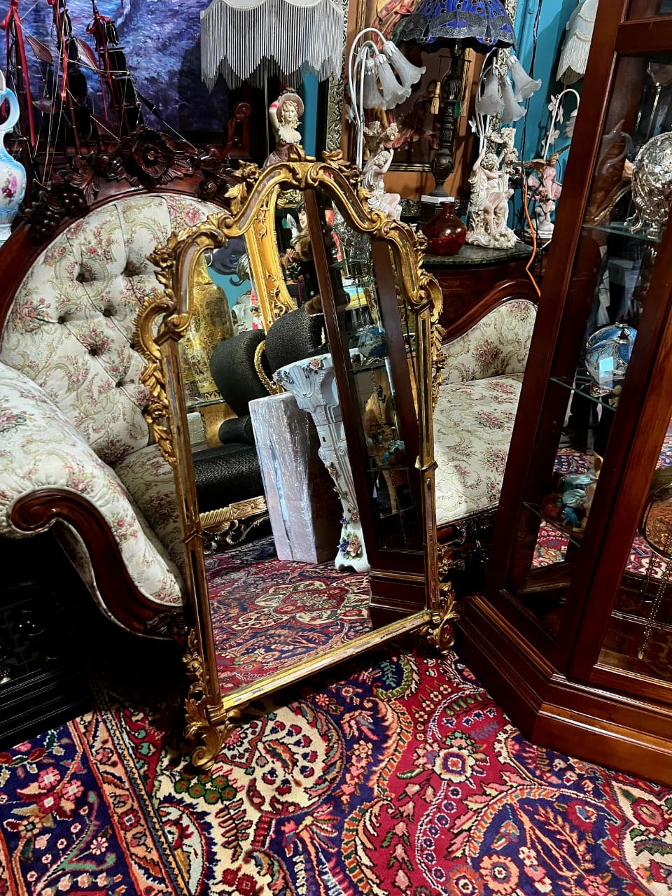 🪞 Antique Wood Carved Mirror with Gold Leaf – Classic Elegance and Handcrafted Subtlety ✨