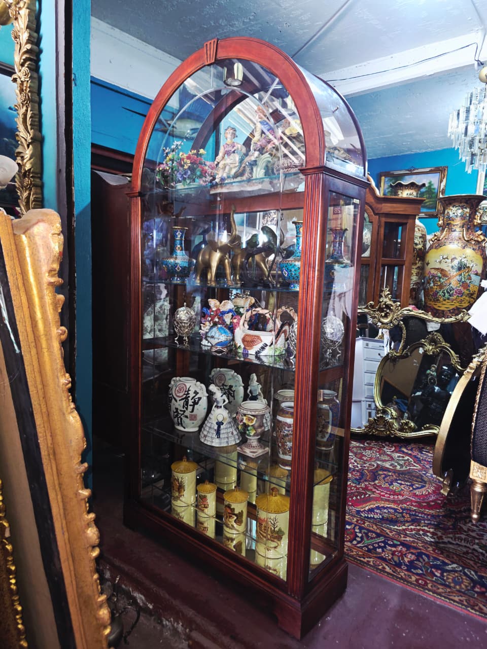 Howard Miller Collector's Cabinet Model 680-186 🕰️🪙🪶