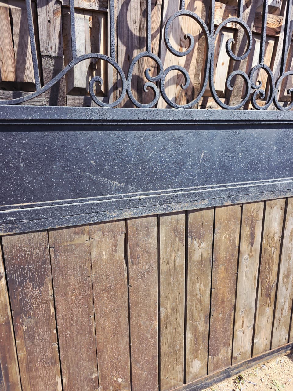Rustic Metal and Wood Door – A Symbol of Strength and Elegance