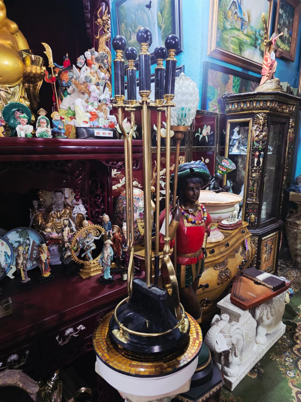 Antique Brass Fireplace Tool Set: Functionality and Distinction in One Piece 🧹