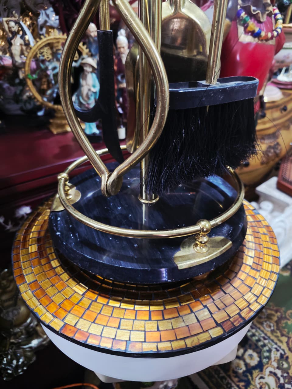 Antique Brass Fireplace Tool Set: Functionality and Distinction in One Piece 🧹