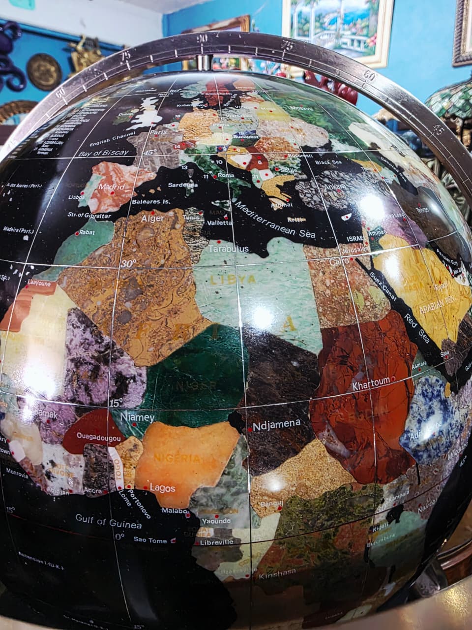 Decorative Onyx Stone Globe – Geographical Elegance and Classic Spirit 🕰️✨