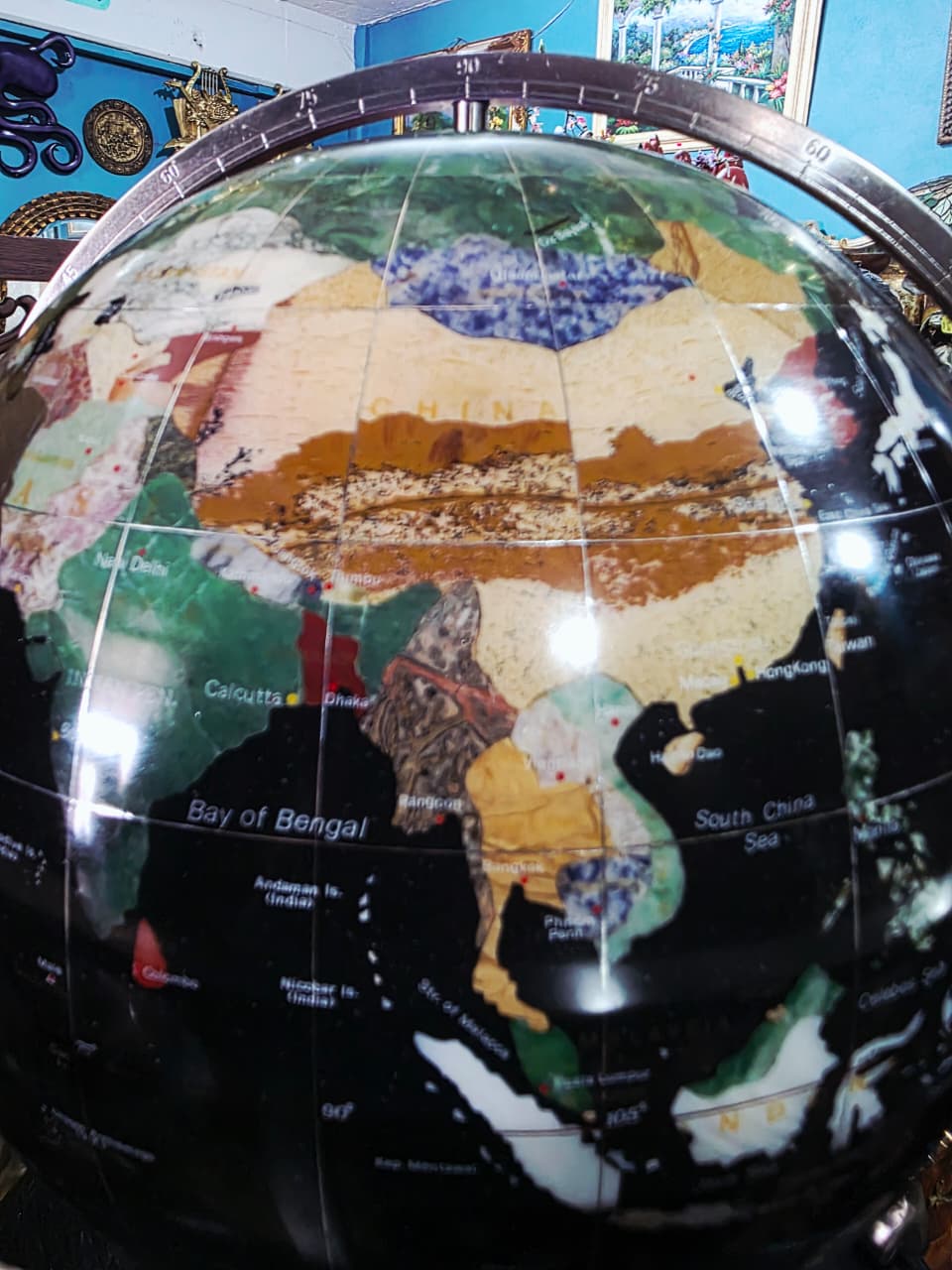 Decorative Onyx Stone Globe – Geographical Elegance and Classic Spirit 🕰️✨