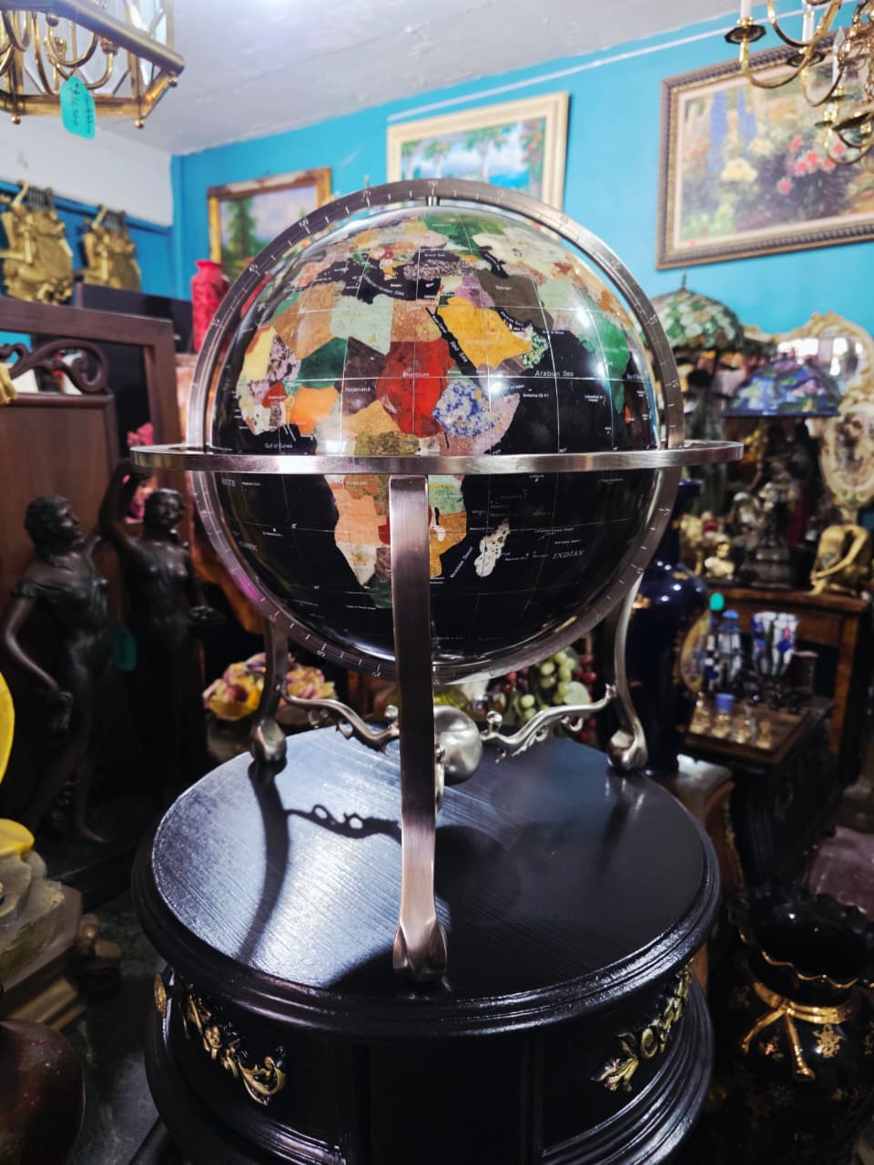 Decorative Onyx Stone Globe – Geographical Elegance and Classic Spirit 🕰️✨