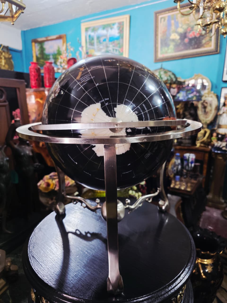 Decorative Onyx Stone Globe – Geographical Elegance and Classic Spirit 🕰️✨
