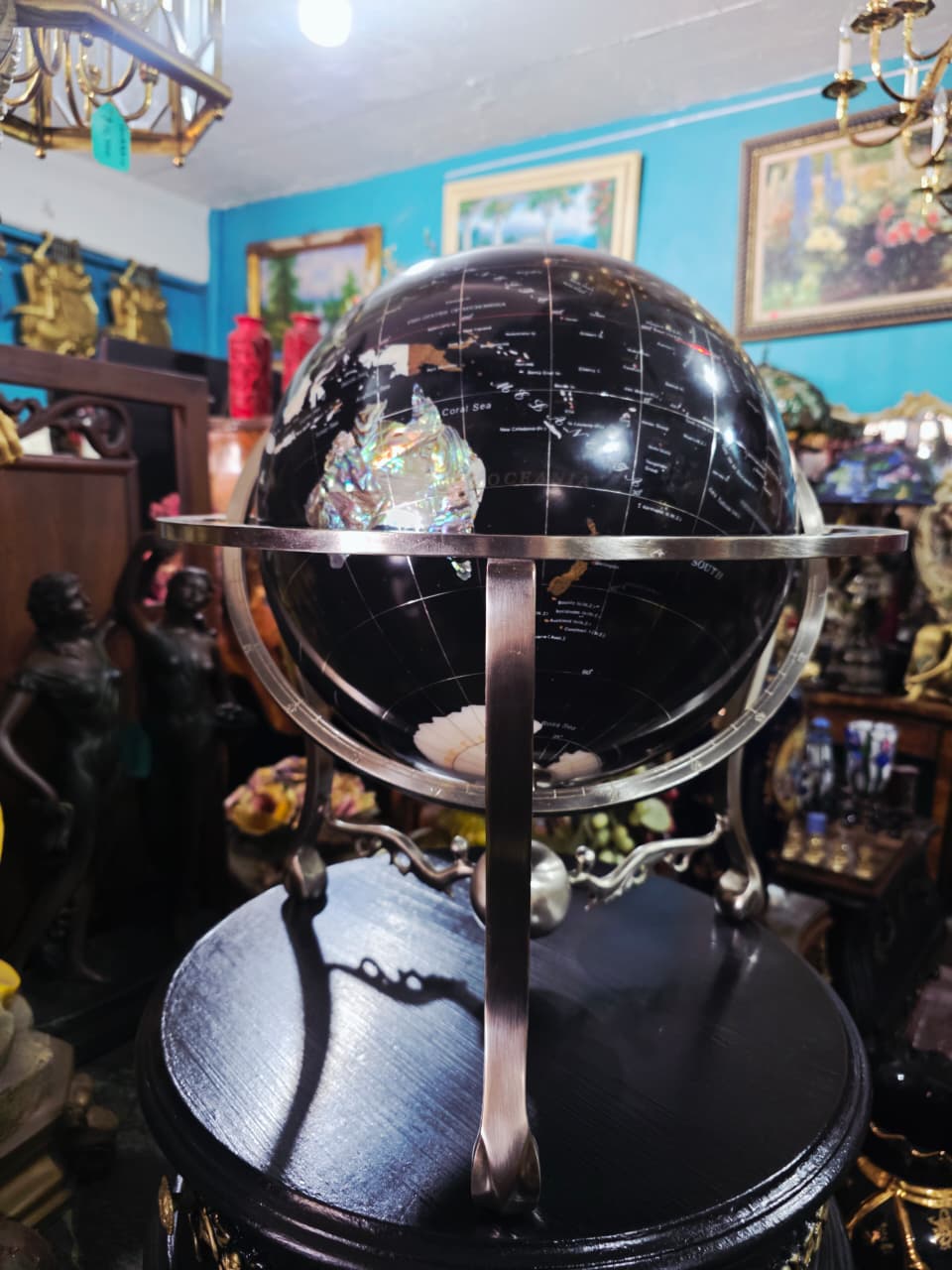 Decorative Onyx Stone Globe – Geographical Elegance and Classic Spirit 🕰️✨