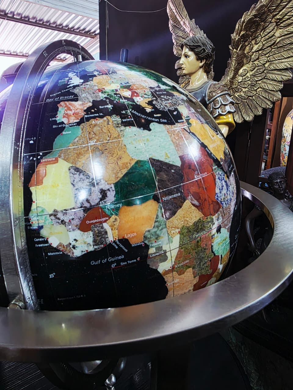 Decorative Onyx Stone Globe – Geographical Elegance and Classic Spirit 🕰️✨