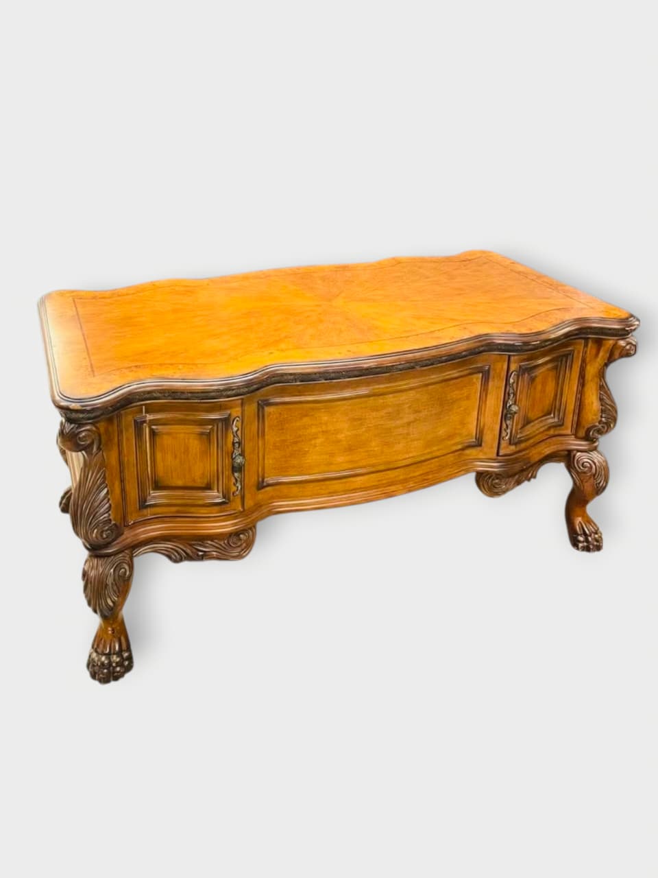 Escritorio Ejecutivo AICO – Michael Amini, Signature Series⚜️🏛️🌿