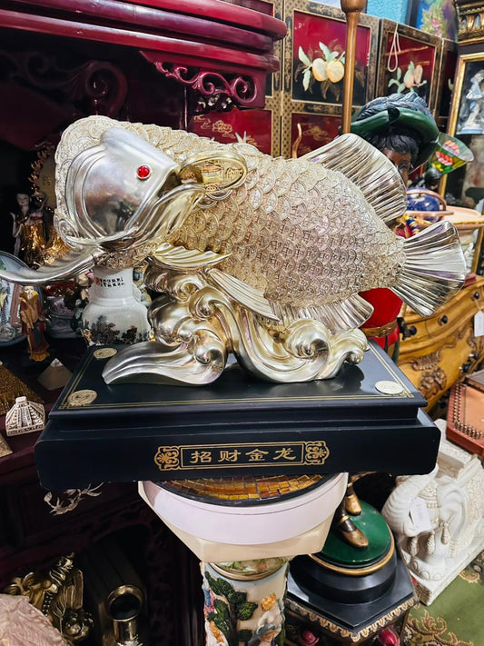 Escultura de Pez de la Abundancia en Monedas Doradas 🐟