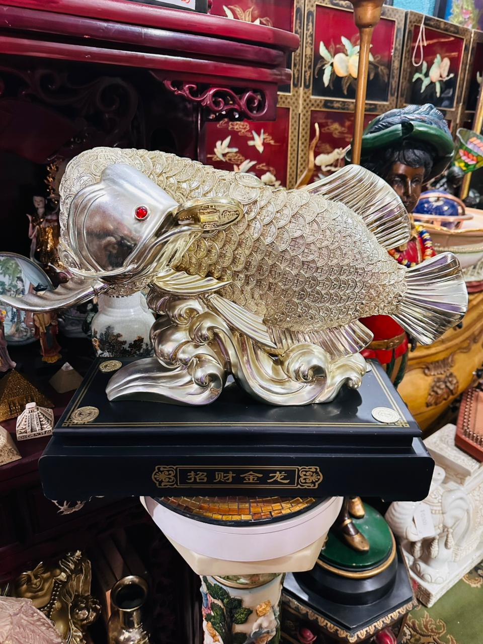 Escultura de Pez de la Abundancia en Monedas Doradas 🐟