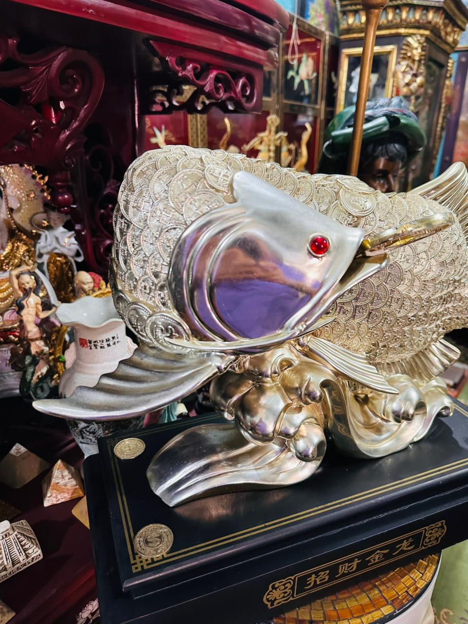 Escultura de Pez de la Abundancia en Monedas Doradas 🐟
