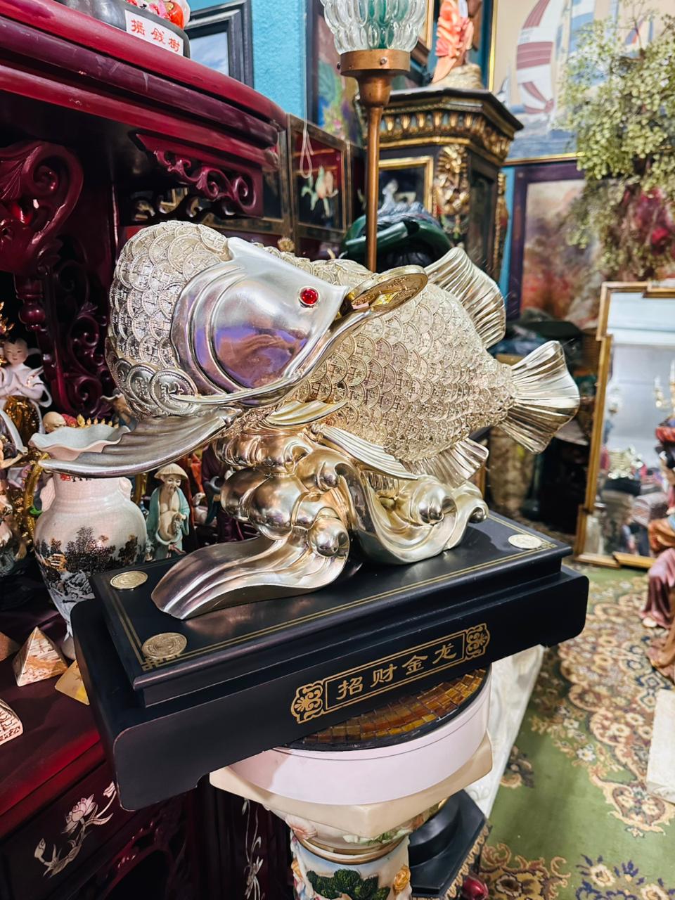 Escultura de Pez de la Abundancia en Monedas Doradas 🐟