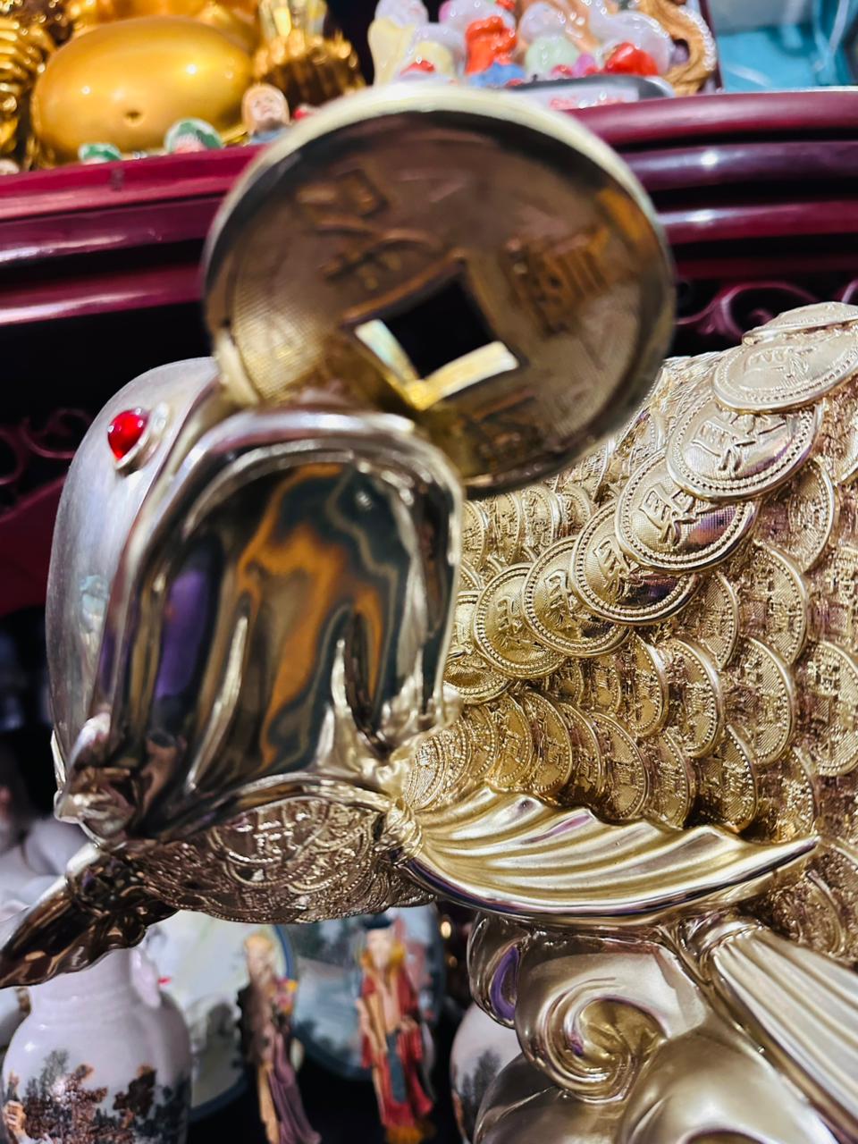 Escultura de Pez de la Abundancia en Monedas Doradas 🐟