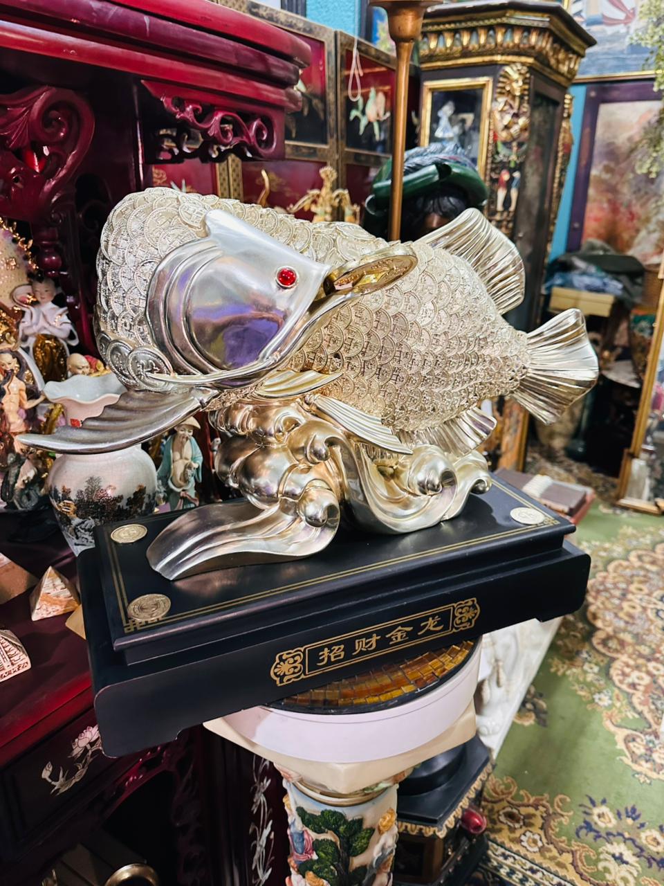 Escultura de Pez de la Abundancia en Monedas Doradas 🐟