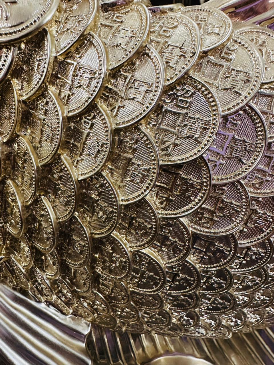 Escultura de Pez de la Abundancia en Monedas Doradas 🐟