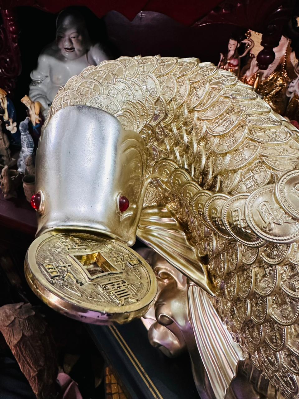 Escultura de Pez de la Abundancia en Monedas Doradas 🐟