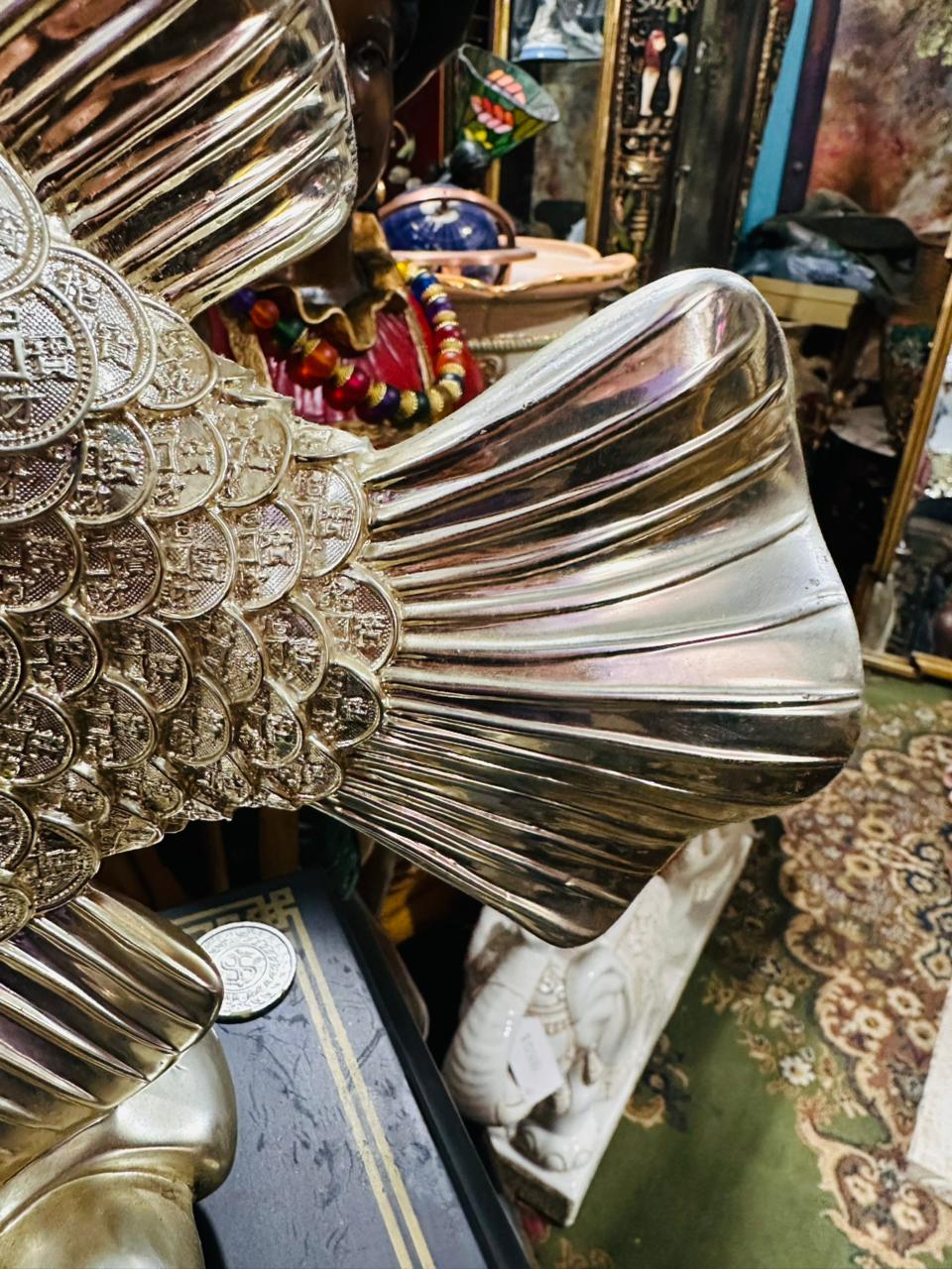 Escultura de Pez de la Abundancia en Monedas Doradas 🐟