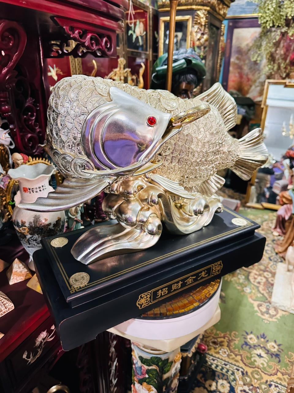 Escultura de Pez de la Abundancia en Monedas Doradas 🐟