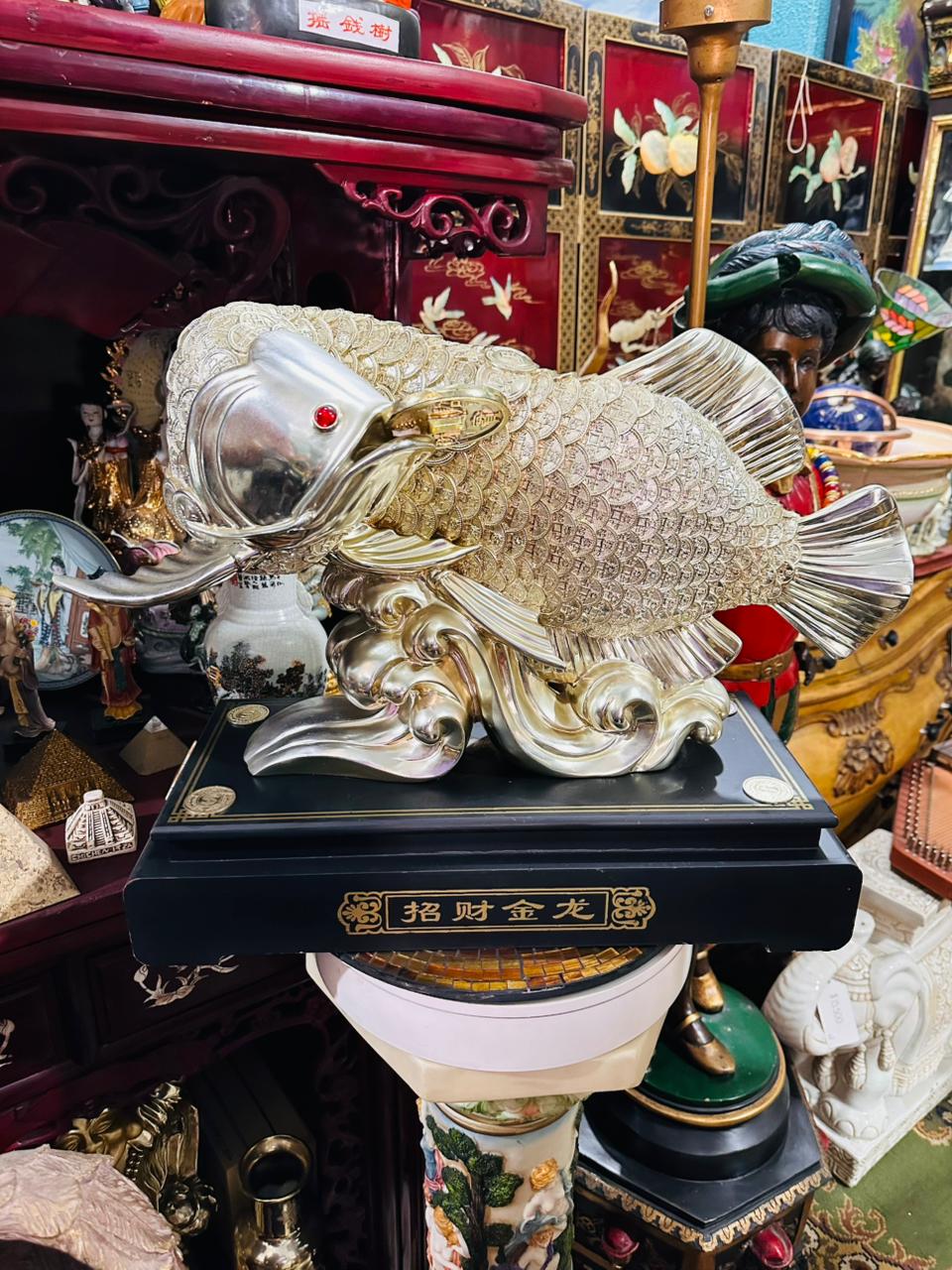 Escultura de Pez de la Abundancia en Monedas Doradas 🐟