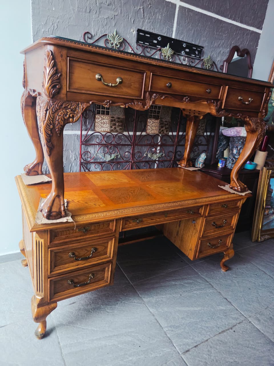 Bernhardt Flair Division Desk – Queen Anne Revival (1970s) 🪶⚜️🕊️
