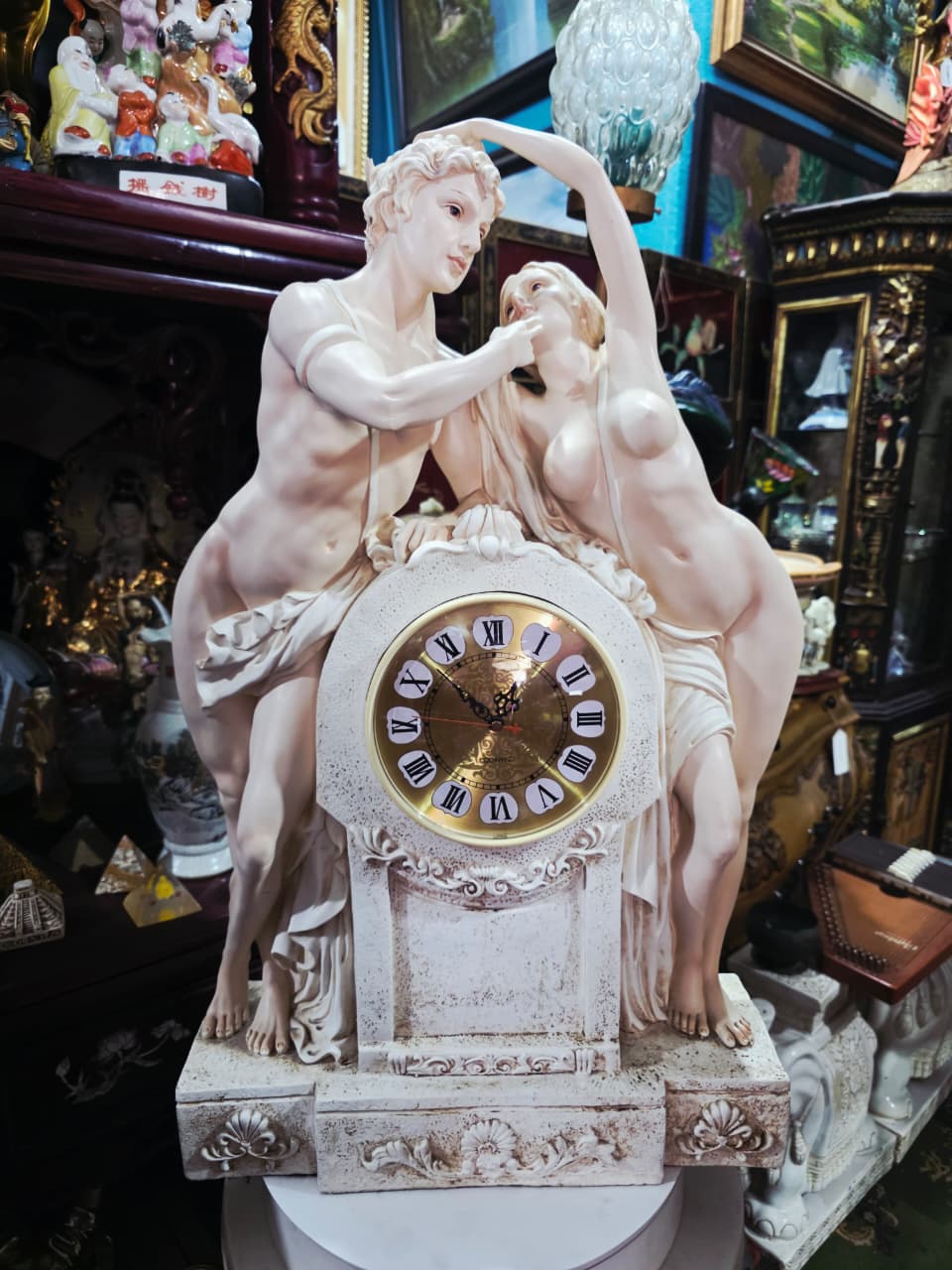 Reloj Escultorico Neoclasico-Romantico – Hombre y Mujer con Movimiento de Cuarzo ✨🏛️⏳