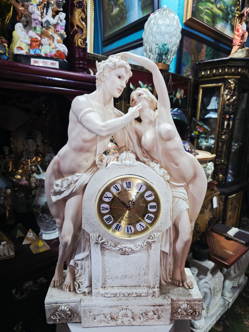 Reloj Escultorico Neoclasico-Romantico – Hombre y Mujer con Movimiento de Cuarzo ✨🏛️⏳