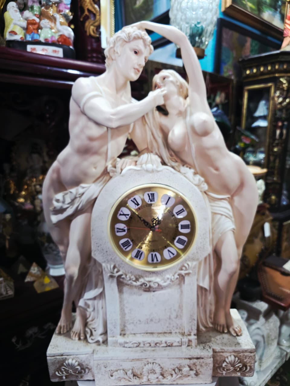 Reloj Escultorico Neoclasico-Romantico – Hombre y Mujer con Movimiento de Cuarzo ✨🏛️⏳