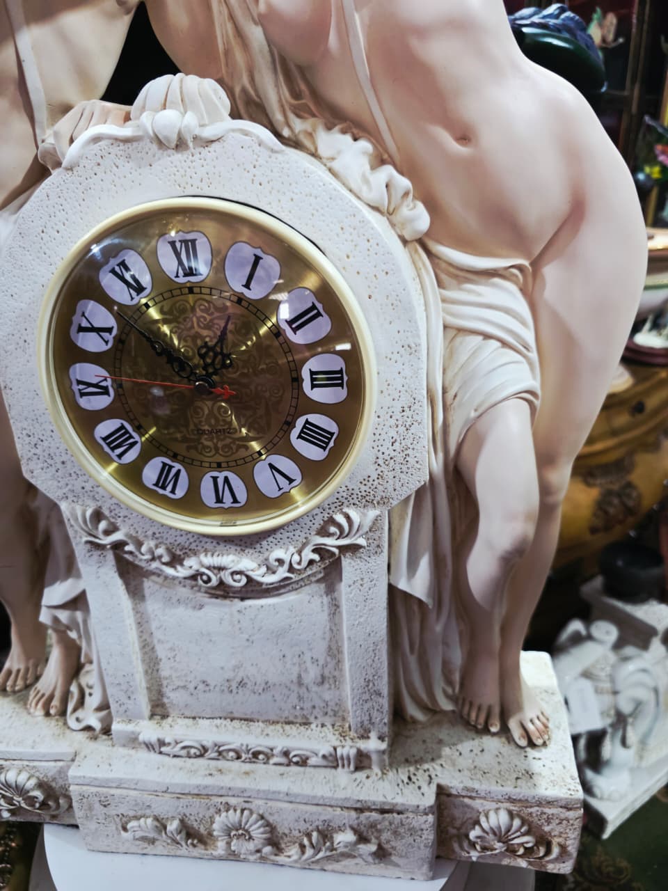 Reloj Escultorico Neoclasico-Romantico – Hombre y Mujer con Movimiento de Cuarzo ✨🏛️⏳