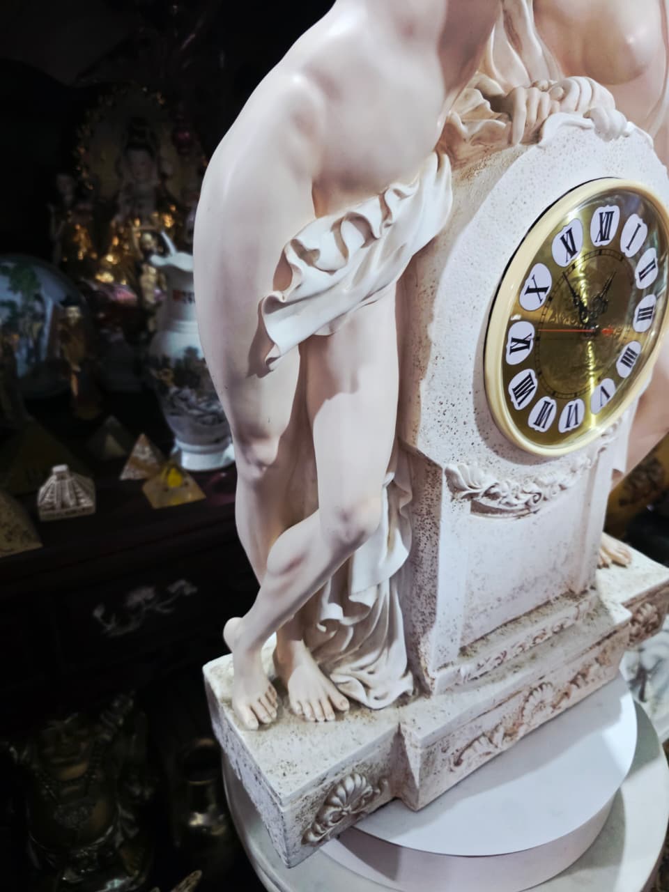 Reloj Escultorico Neoclasico-Romantico – Hombre y Mujer con Movimiento de Cuarzo ✨🏛️⏳
