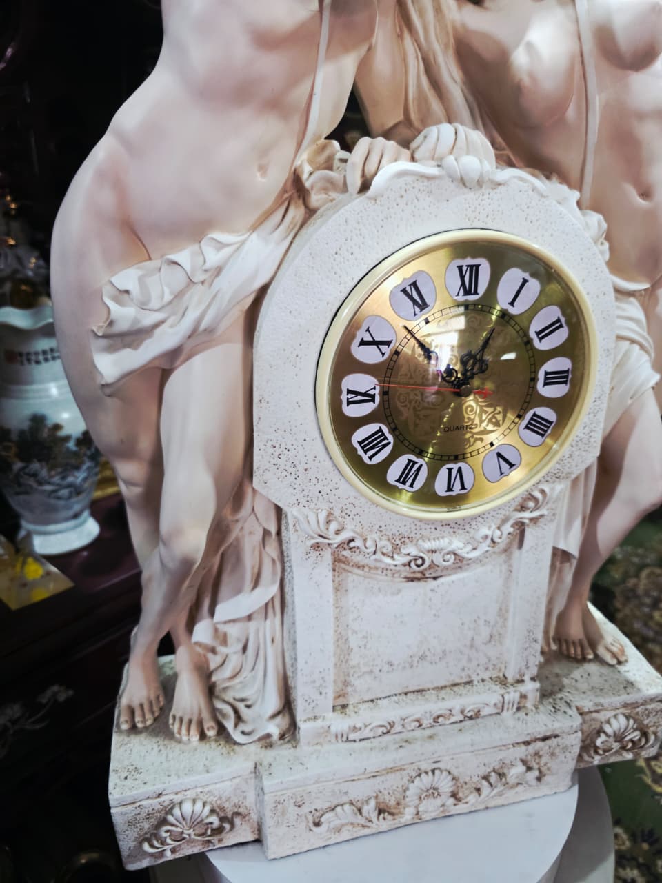 Reloj Escultorico Neoclasico-Romantico – Hombre y Mujer con Movimiento de Cuarzo ✨🏛️⏳