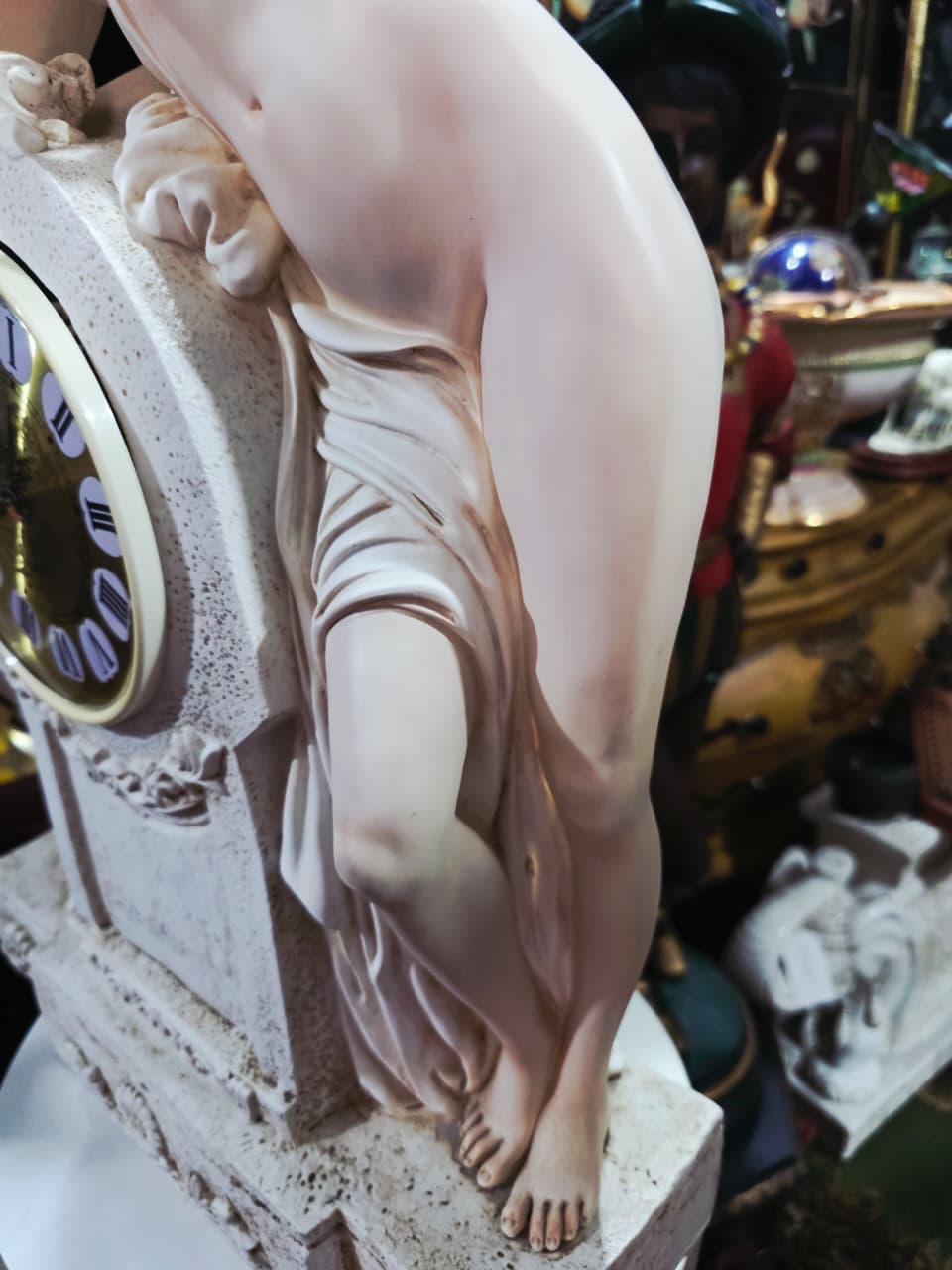 Reloj Escultorico Neoclasico-Romantico – Hombre y Mujer con Movimiento de Cuarzo ✨🏛️⏳