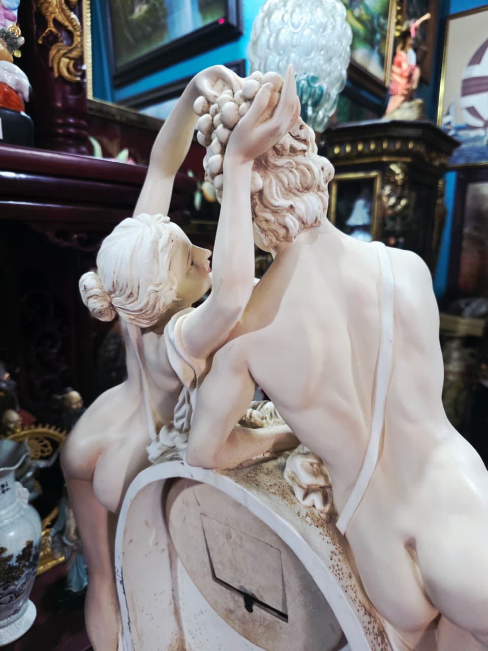 Reloj Escultorico Neoclasico-Romantico – Hombre y Mujer con Movimiento de Cuarzo ✨🏛️⏳