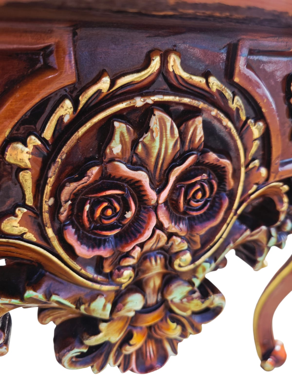 Credenza Ornamental en Madera Tallada con Motivos Florales 🌿🏛️🌿