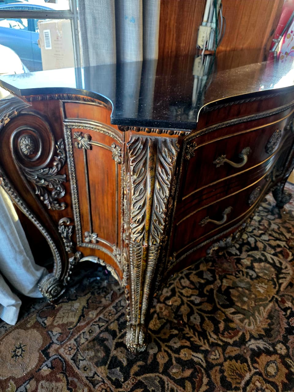 🏛️ Comoda Monumental Estilo George III Bombe con Cubierta de Granito Negro 🏛️
