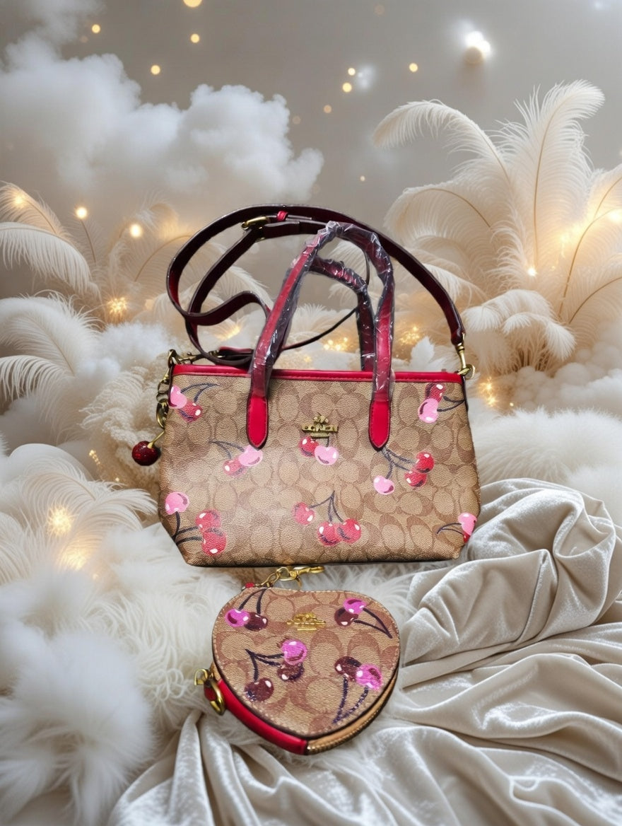 🌸👜 Coach Cherry Pop Bolso Para Dama – Elegancia Atemporal con Encanto Lúdico ✨
